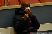 京城雾霾中的备战：马布里口罩遮面，首钢诸将蓄力新赛季
