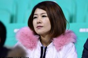光影交织的赛场：辽宁本溪的那个夜晚，美女球迷与篮球的动人交响