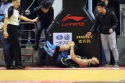 易建联膝盖重伤离场 广东17连胜之夜蒙阴影