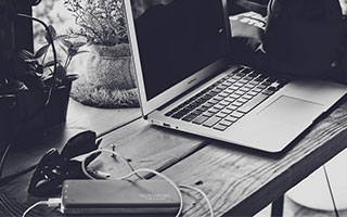 标题：皇马2-1巴萨终结德比4连败 贝林传射建功