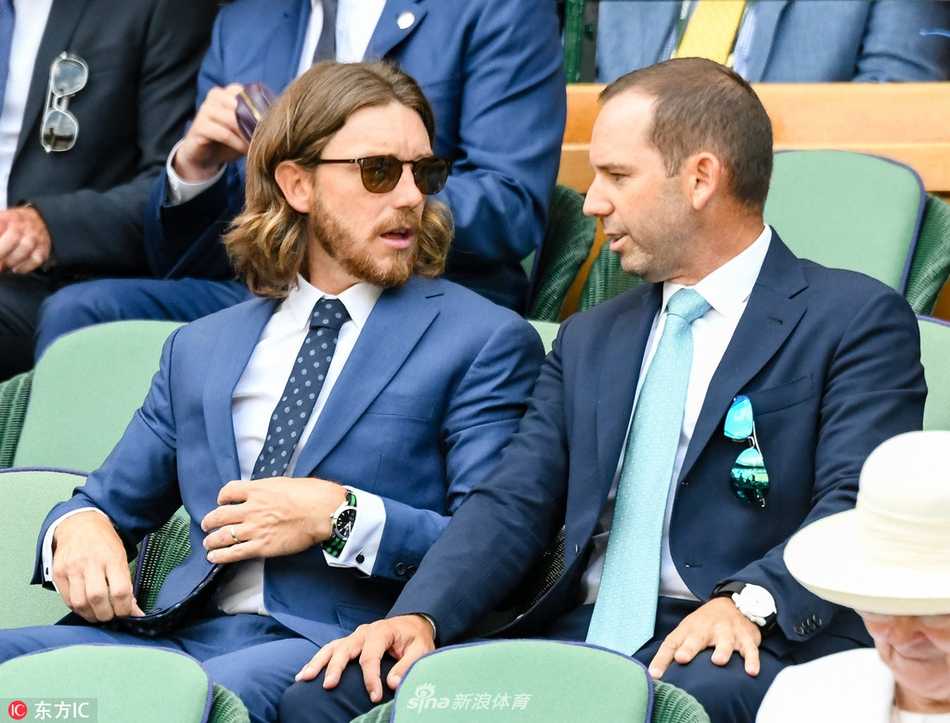 加西亚、弗利特伍德和库查尔三人并肩而坐，构成一幅精彩的跨界体育明星观战图