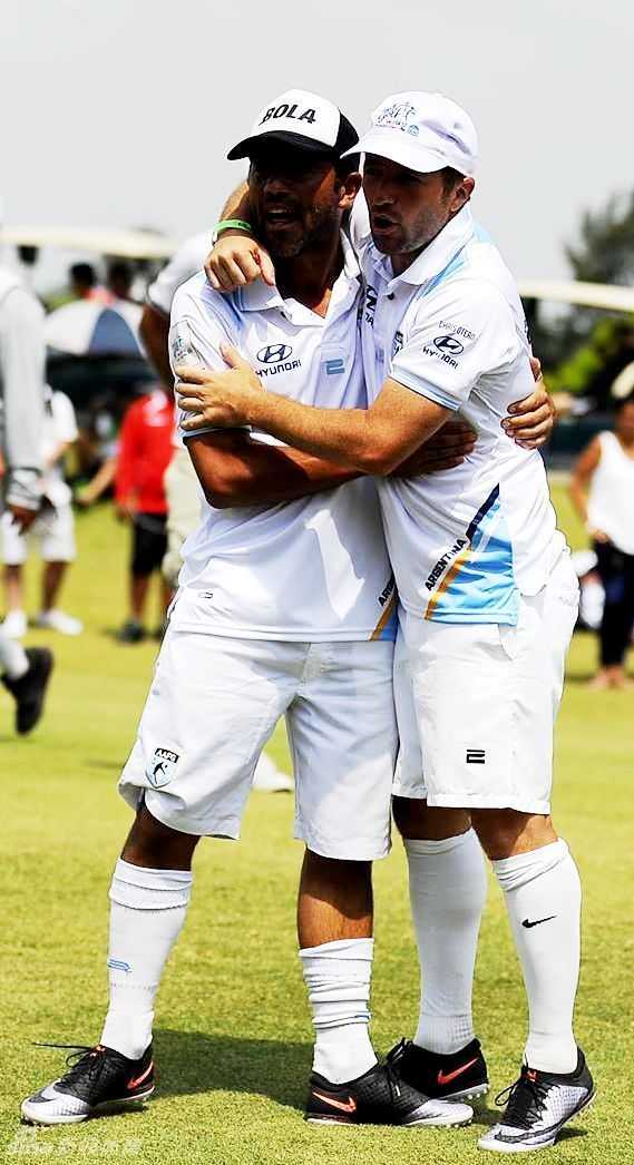 里约奥运赛场，美国队乔丹冷静观察防守阵型，伺机发动进攻。