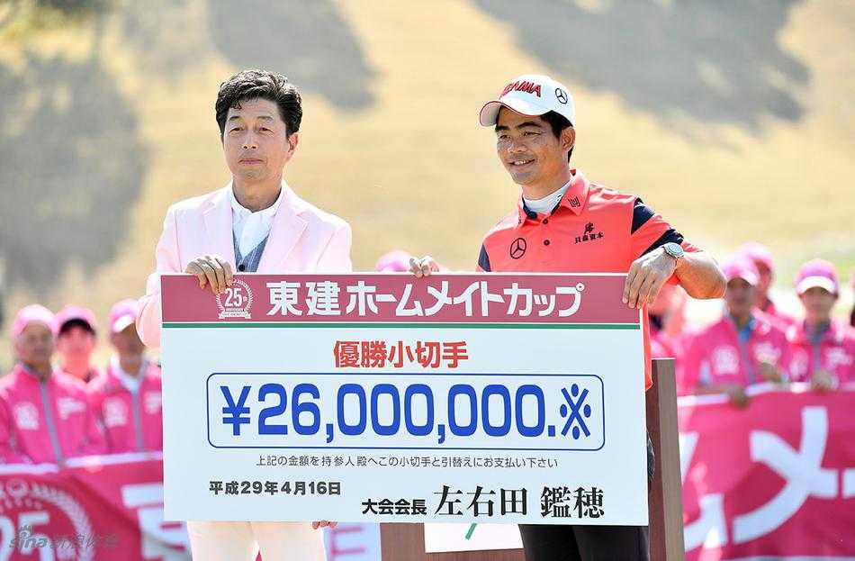 梁文冲在东建杯决赛轮全神贯注，正进行关键性的一推。