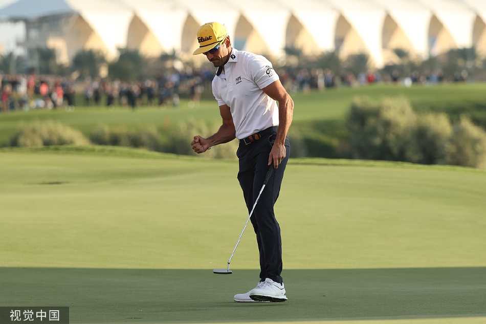 麦克罗伊在风中沉思，帽檐下专注的眼神透露对胜利的渴望