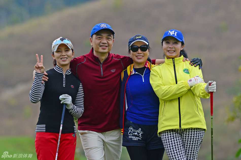 百加俱乐部二零一六年华彩绽放欢聚庆典回顾 会员授星仪式上,获奖会员自信走过红毯接受荣誉与掌声