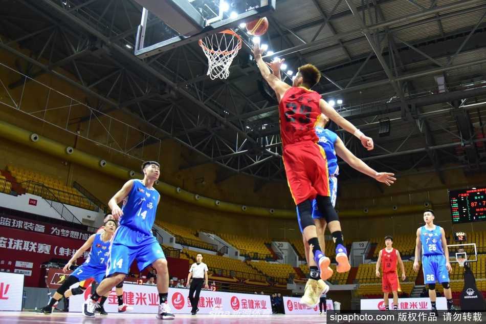 河南赊店老酒吕俊虎外线干拔三分，篮球划过优美弧线直钻网窝