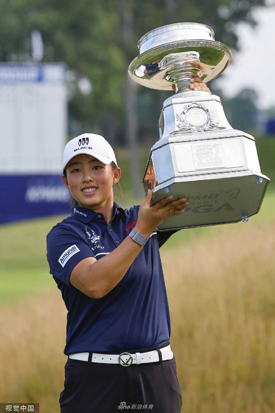 碧空挥杆绽红妆：殷若宁登顶大满贯的荣耀时刻