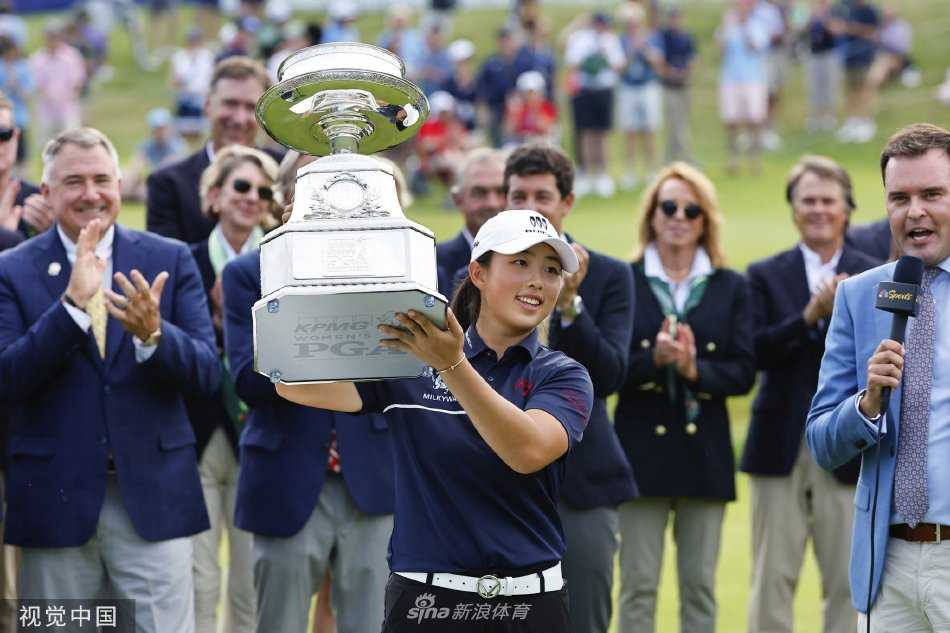 碧空挥杆绽红妆：殷若宁登顶大满贯的荣耀时刻