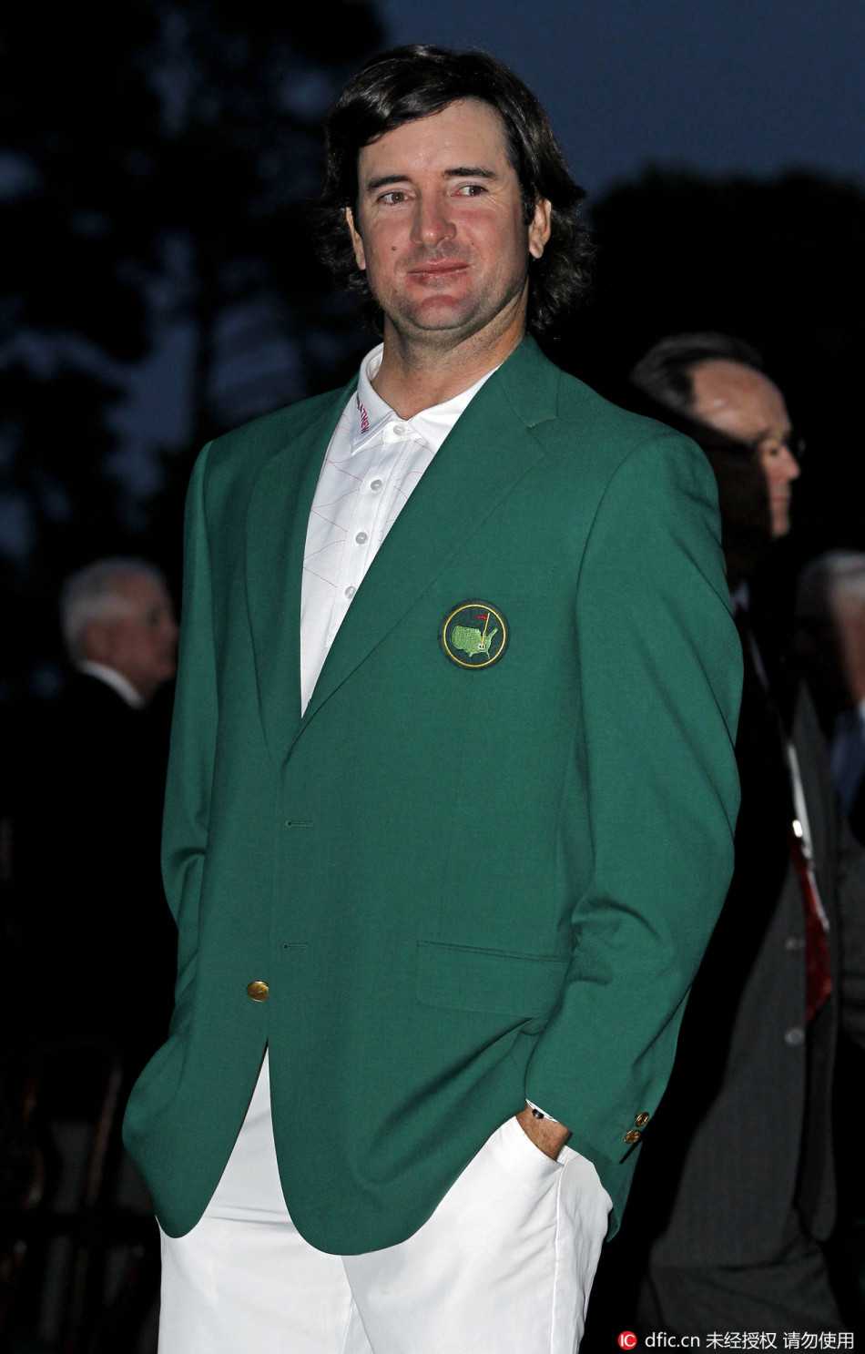 查尔-舒瓦特泽尔在决赛轮关键推杆入洞后，紧握拳头怒吼庆祝