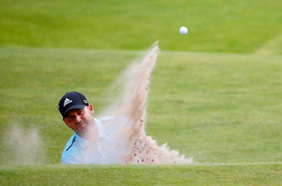 吉米沃克在比赛中流露出极其专注坚定的眼神，凝聚了全部的精神与斗志