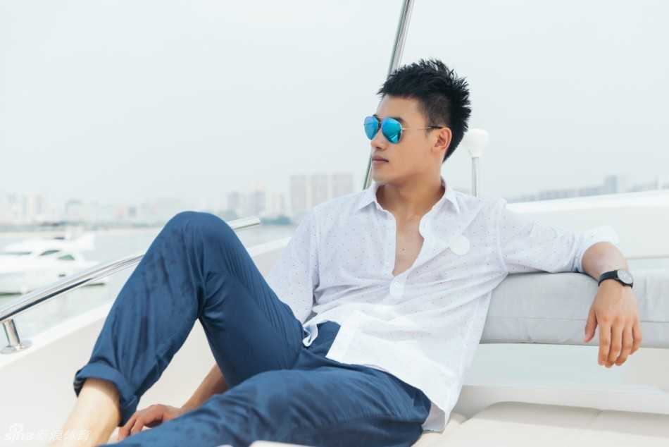 赛场上四位球员同框，虽然分属不同球队，但同样专注的眼神和拼搏的姿态，共同构成了CUBA联赛最热血的画面