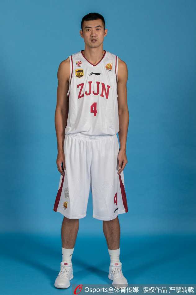 丁伟父子兵与伊朗神锋:回顾浙江稠州银行2015-2016赛季的青春风暴 年轻的本土核心吴前在赛场上冷静出手,他那略显稚嫩却异常坚定的脸庞,预示着未来浙江篮球领袖的雏形。