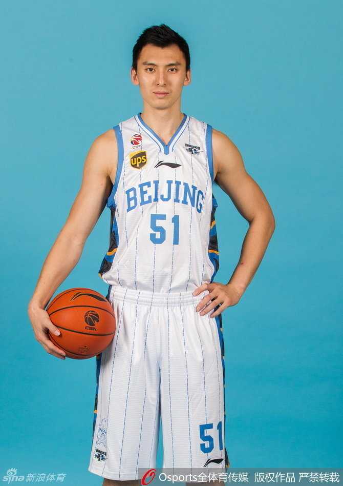 射手王骁辉手起刀落三分命中，作为北京队防守尖兵的他，在进攻端同样能用冷血投射给予对手致命一击。