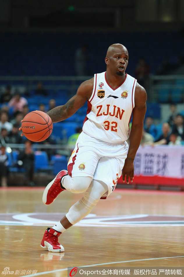 从刘晓宇表情包看本土悍将激战外援群星 福特森如闪电般突破,杰特全力贴防,对抗激烈!