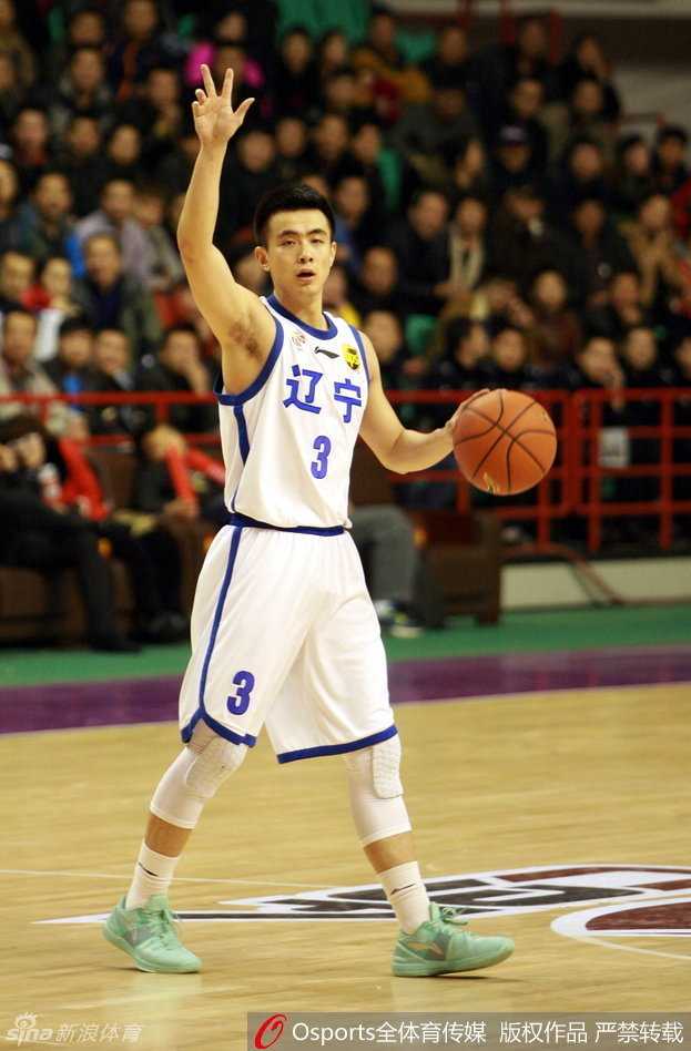 2015年长沙亚锦赛上，赵继伟在面对韩国队的严密防守时从容运球，他用一次次灵动的突破和手术刀般的传球，帮助中国队重回亚洲之巅，迎来了属于他自己的篮球春天。