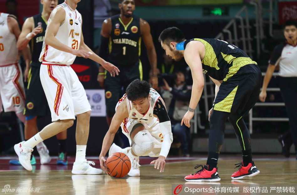 冬至大战烽烟起 群雄逐鹿逞英豪 倒地瞬间人球合一,双方飞身救险引爆全场激情