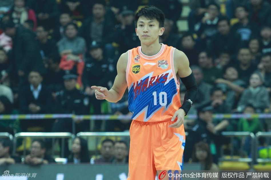 刘晓宇在这场比赛中眼神犀利，他一次次将球掌控手中，全场狂轰44分，书写了个人职业生涯的新篇章。