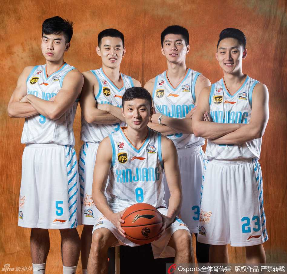 内线长城巍峨，周琦与布莱切的双塔组合，将撑起球队的禁飞区。