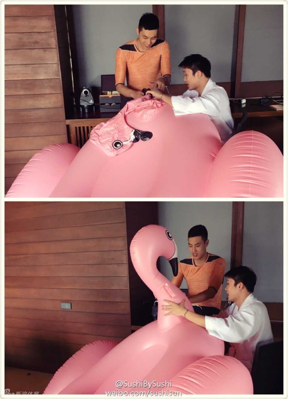 丁彦雨航趴在救生圈上漂浮在水中，翟晓川在旁边守护，两人在水中享受着清凉与惬意，兄弟情在碧波中荡漾。