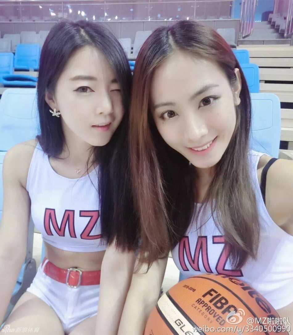 镜头特写下，“小杨幂”的五官显得格外精致，高挺的鼻梁与甜美的唇形，活脱脱像是从画报中走出的运动女神