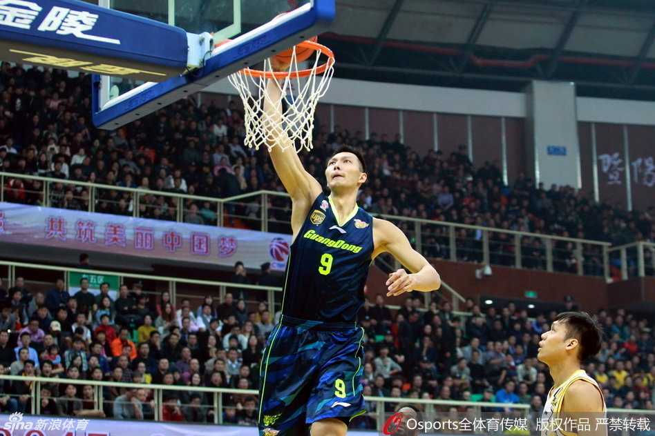 广东领军人物易建联霸气庆祝，以票王身份再次证明其篮坛地位