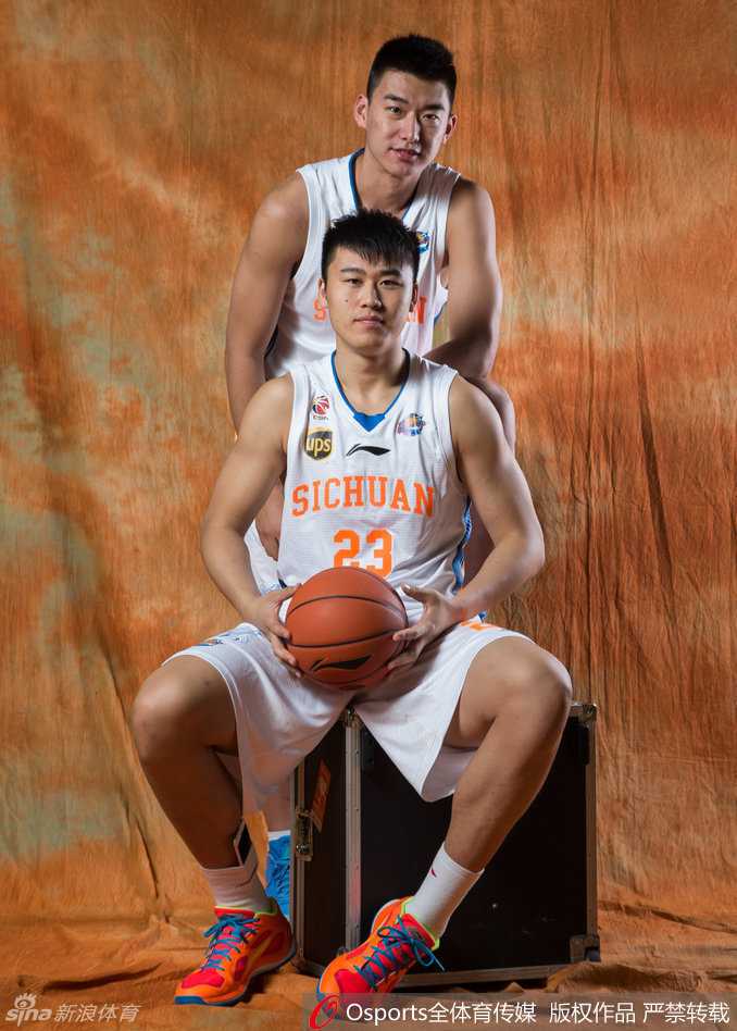 蜀地篮球巅峰时刻:忆四川金强2015-2016赛季的冠军征程 三外援哈里斯、哈达迪、邓特蒙并肩而立,他们是球队攻城拔寨的超级武器