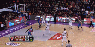 哈德森假投真传送出手术刀般直塞，韩德君心领神会轻松吃饼，诠释辽宁最强内外线连线