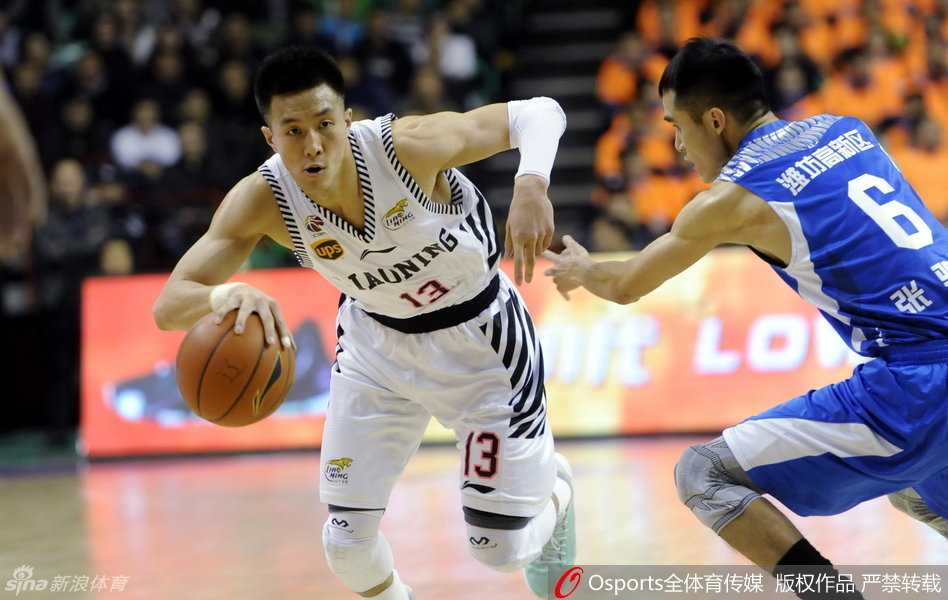 刘志轩在三分线外自信出手，球在空中划出完美弧线，这是他全场火热手感的最佳写照。