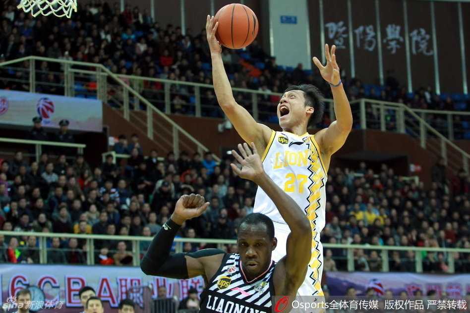 辽篮攻克广厦魔鬼主场,郭少调侃技术台引热议 林志杰在防守中奋力倒地拼抢,展现出台北野兽不屈不挠的顽强斗志