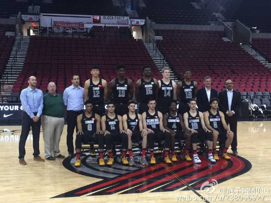 在罚球线上，范子铭深吸一口气，执行罚球。这一晚他12罚8中，用最扎实的方式为国际队贡献着宝贵的分数。