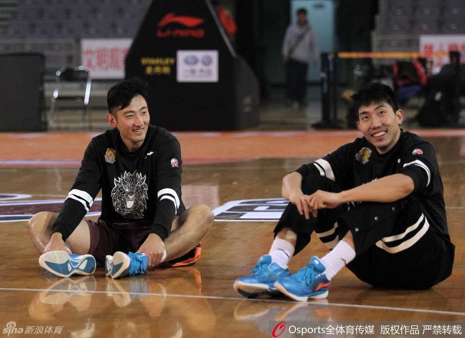 铁军魂与津门新篇:回首一五‑一六赛季的CBA众生相 卡姆拉尼控球组织进攻,伊朗后卫特有的沉稳气质让他成为北控场上的节拍器