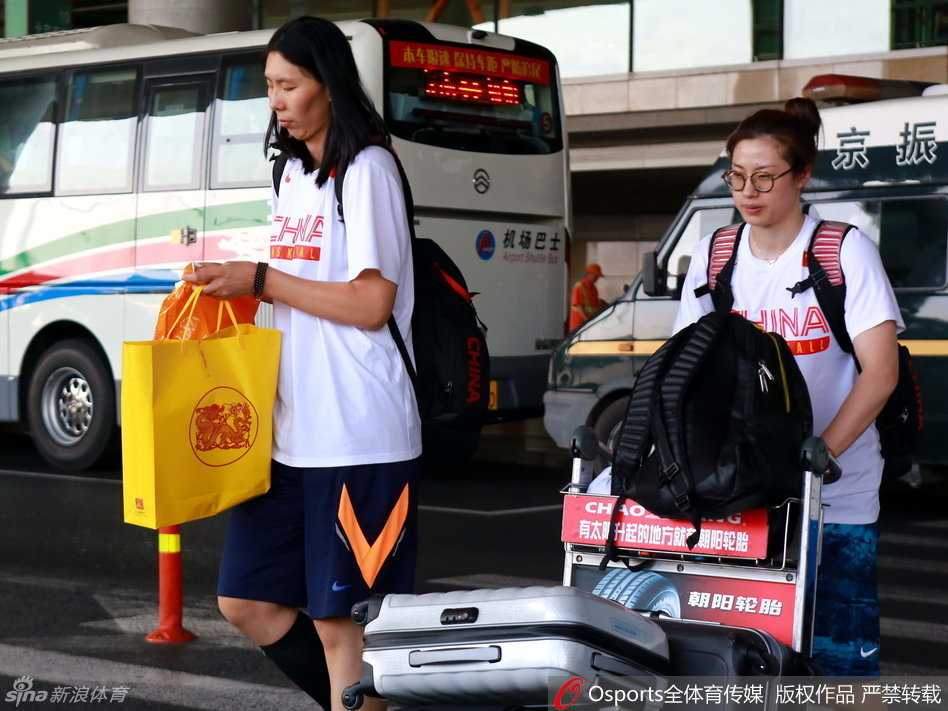 陈楠领军无畏前行 忆中国女篮里约奥运征程 老将陈楠在训练馆中神情专注,她的回归为年轻的中国女篮注入了一剂强心针