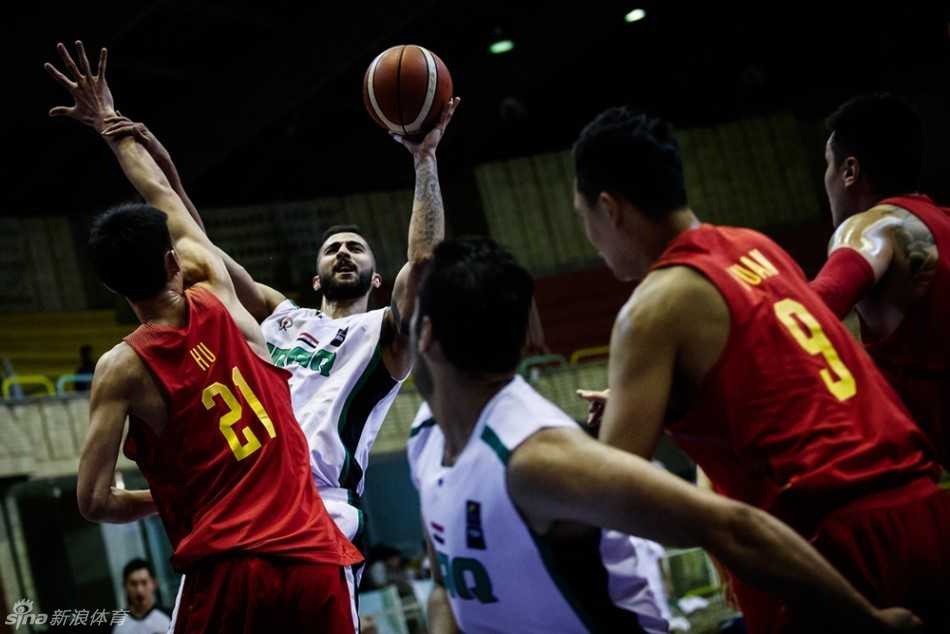 黑色夜晚德黑兰:国奥男篮内线遭爆冷,伊拉克创历史挺进四强 在一次成功的防守或得分后,刘志轩紧握双拳,青筋暴起,对着场边或队友霸气怒吼,仿佛要将胸中的压抑与斗志全部释放出来。