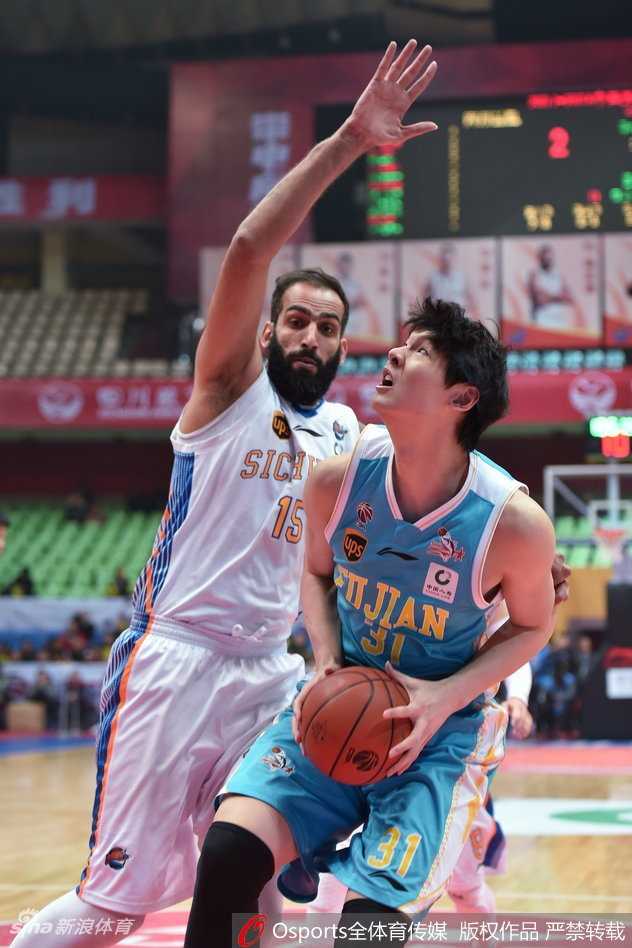 CBA第三十六轮川闽之战:王哲林双二十擎天,赵泰隆三十二分射日 老将刘炜此役梦回巅峰,蝴蝶穿花般的突破让福建防线顾此失彼,全场狂砍29分,用经验与脚步书写着属于他的老兵传奇。