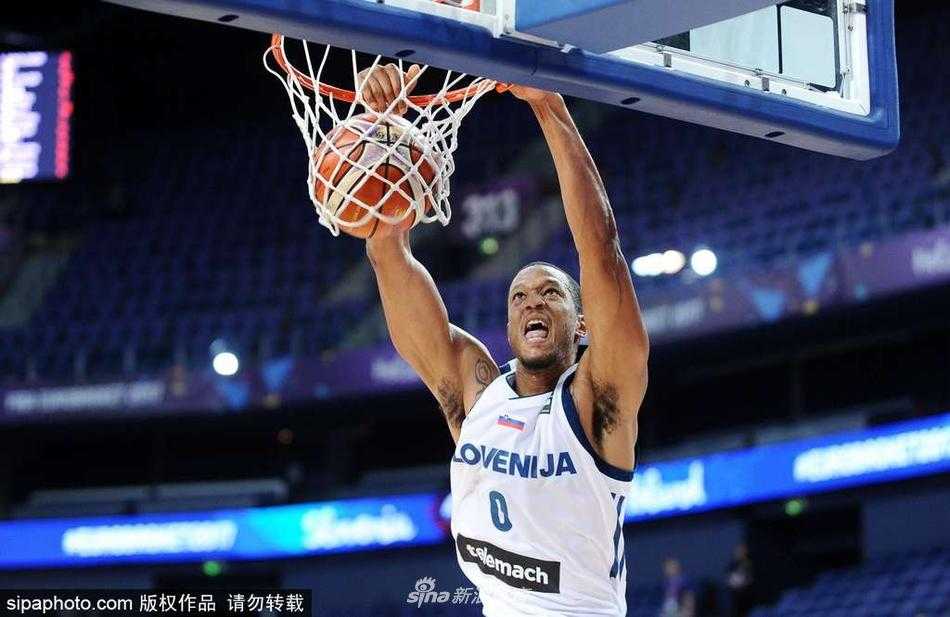 “龙”咆哮欧陆，德拉季奇如同白焰划破芬兰夜空，以一记犀利突破撕裂波兰防线。