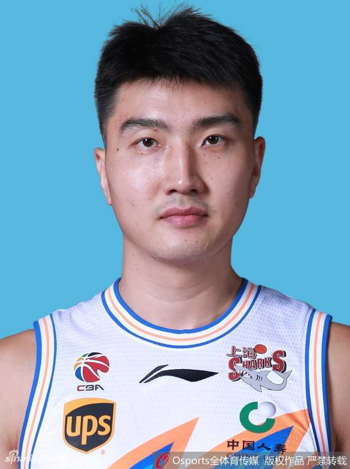 上海男篮新势力,大鲨鱼昂首再启航 新外援明纳拉斯面带微笑,柔和手感尽显杀手本色