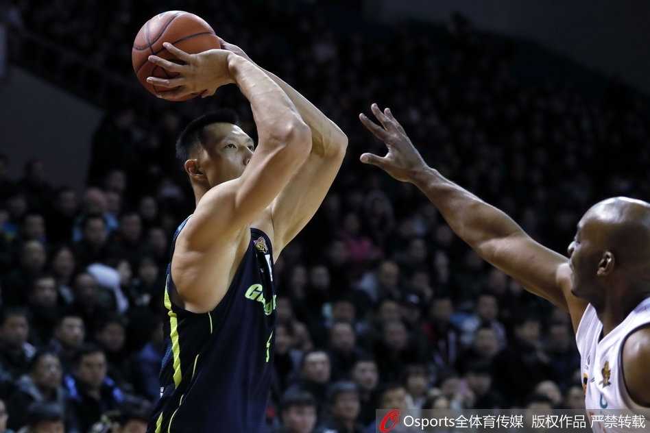 东北虎主场难敌华南虎,广东宏远客场大胜吉林迎三连胜 吉林小将高诗岩面对强敌毫无惧色,运球晃开角度后果断出手三分,篮球空心入网,带来青春的活力与冲击