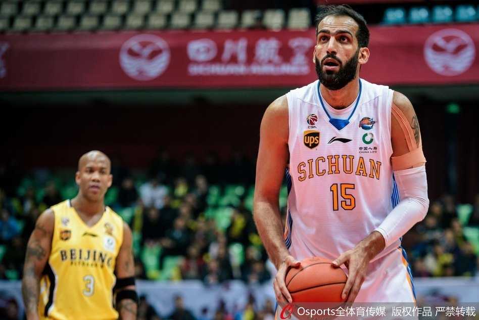 二十二分领先优势化为泡影,四川省体黯淡吞下七连败苦果 孟达在三分线外果断出手,皮球在空中划出一道完美的弧线,直穿网心,引爆全场球迷的热情。