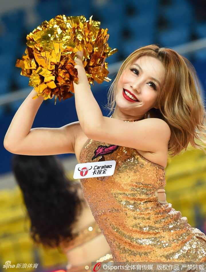 亚冠决赛夜燃爆全场 炫舞团篮球宝贝热舞定格最靓风景线 动感节奏瞬间引爆全场 篮球宝贝开场舞惊艳四座