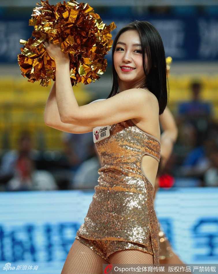 亚冠决赛夜燃爆全场 炫舞团篮球宝贝热舞定格最靓风景线 动感节拍中长发飞舞 宝贝侧颜精致宛如画中人