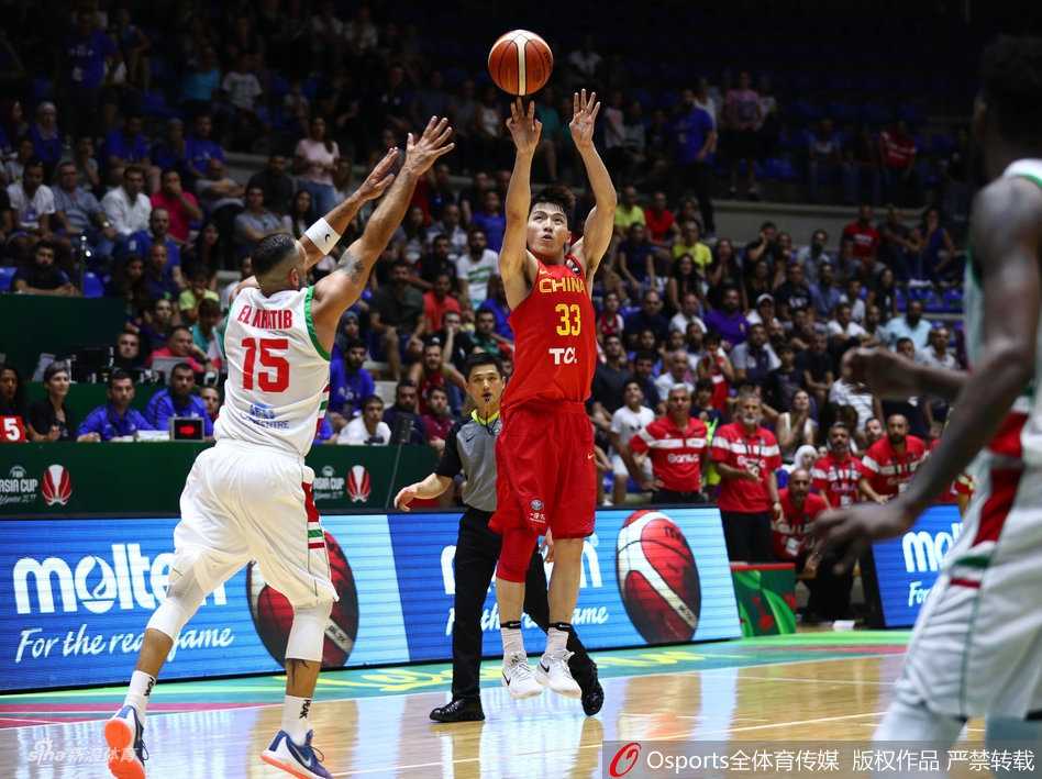 亚洲杯传奇落幕:男篮蓝队一分险胜,老将哈提布告别战憾负 在比赛的关键时刻,吴前犹如神兵天降,在三分线外高高跃起,手起刀落,皮球划出一道完美的弧线直穿网窝,这记关键的三分球不仅扳平了比分,更点燃了全场中国队的士气。