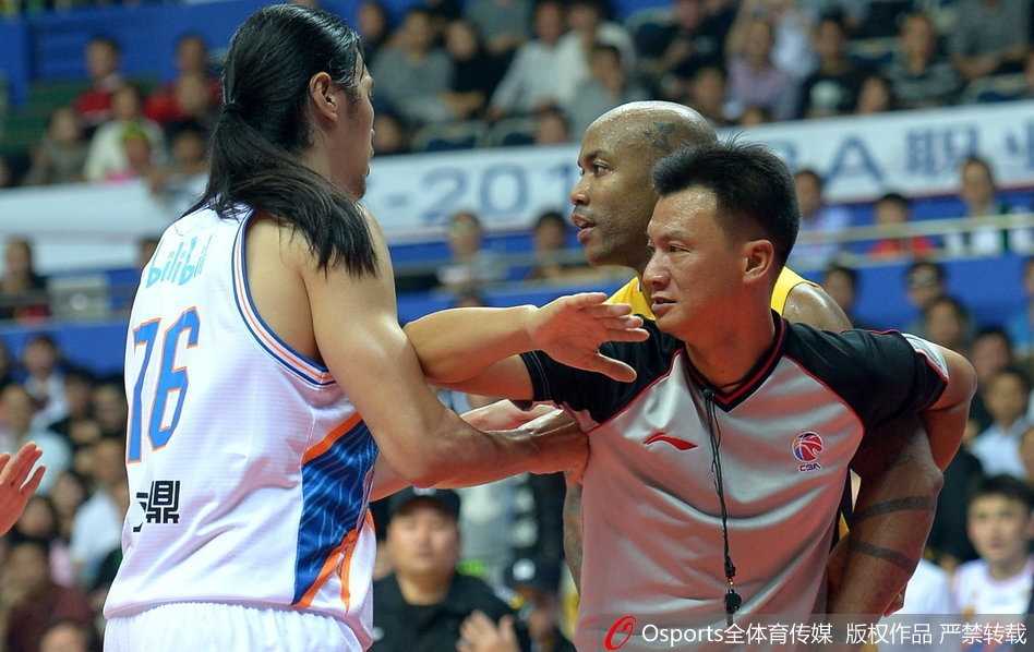 加时赛关键时刻，弗雷戴特面对防守跳投出手，姿势美如画决定胜负