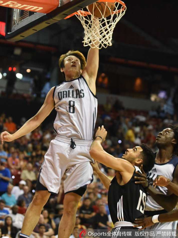 丁彦雨航在防守端送出排球大帽 用强硬表现诠释亚洲顶级锋线的防守价值