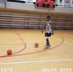 夕阳将他的影子拉得很长，他依然不知疲倦地进行着对抗上篮练习，每一次腾空都拼尽全力，仿佛此刻正在征战总决赛的赛场，用孤独的汗水浇筑着对胜利的渴望。