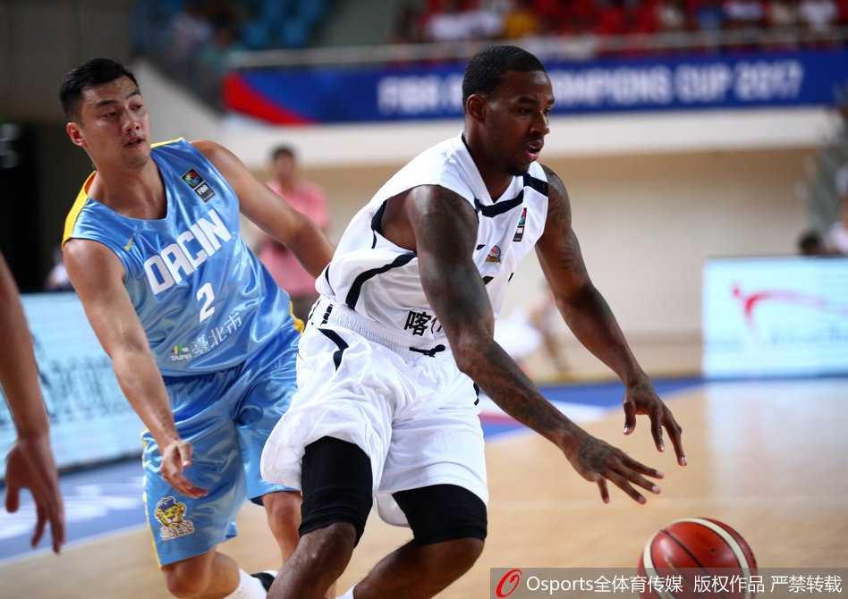 关键时刻，王子瑞手起刀落命中致胜三分，全场球迷瞬间沸腾，他本人也做出了一个霸气的庆祝手势。