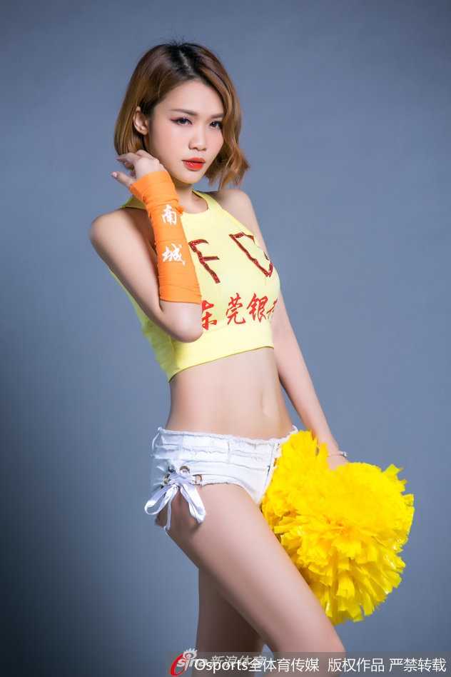 表演落幕，舞者们向观众席挥手致意，笑容中带着运动后的潮红与成就感，她们是今晚赛场上当之无愧的“最佳第六人”。