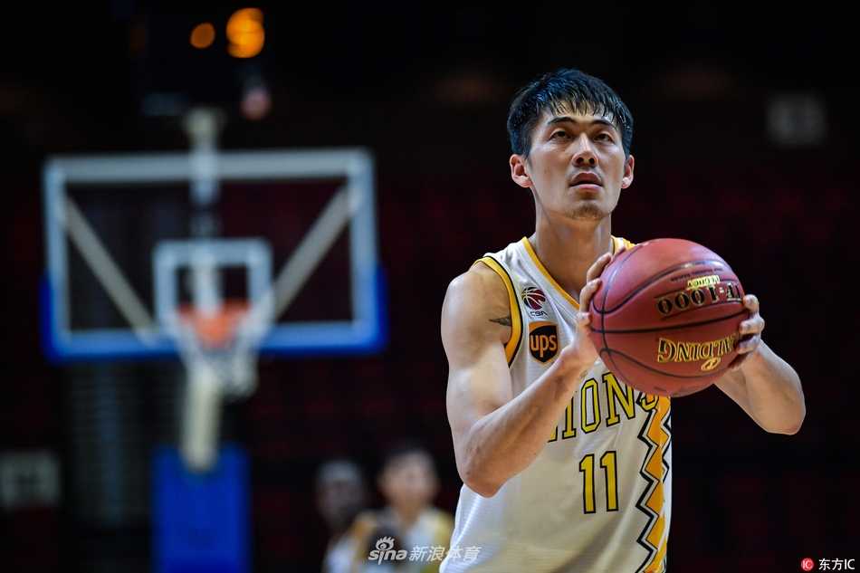 苏若禹与博洛西斯合力封堵千叶外援爱德华兹，肌肉碰撞迸发激情