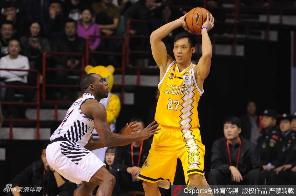 刘铮全场送出七次抢断，用防守反击一次次撕裂辽宁队心理防线