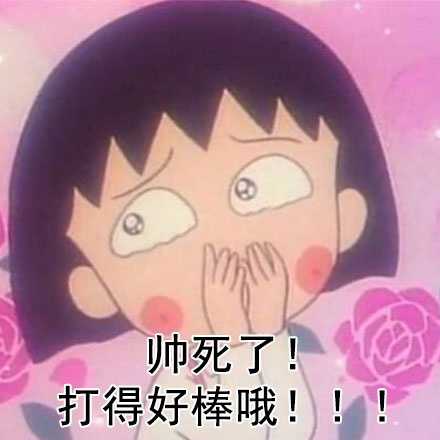 球赛暂停间隙，身穿白色T恤的男生回头看向场外，正好与一位举着矿泉水的女生四目相对，两人脸上都带着羞涩而温暖的笑意。