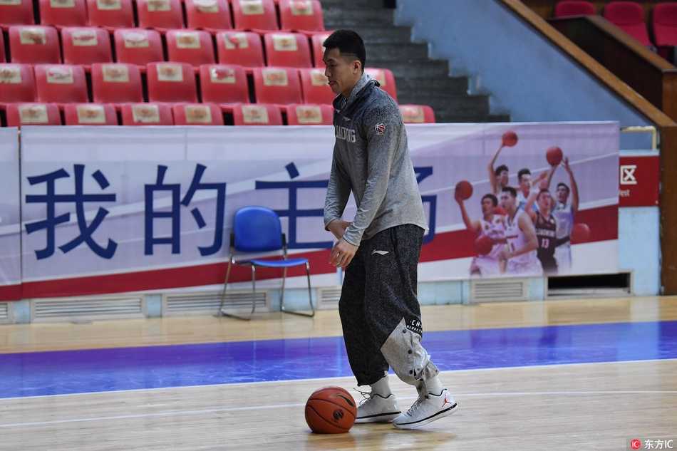 在杭州的场馆里，辽篮将士们眼神如炬，拉伸的不仅是筋骨，更是对胜利的渴望。